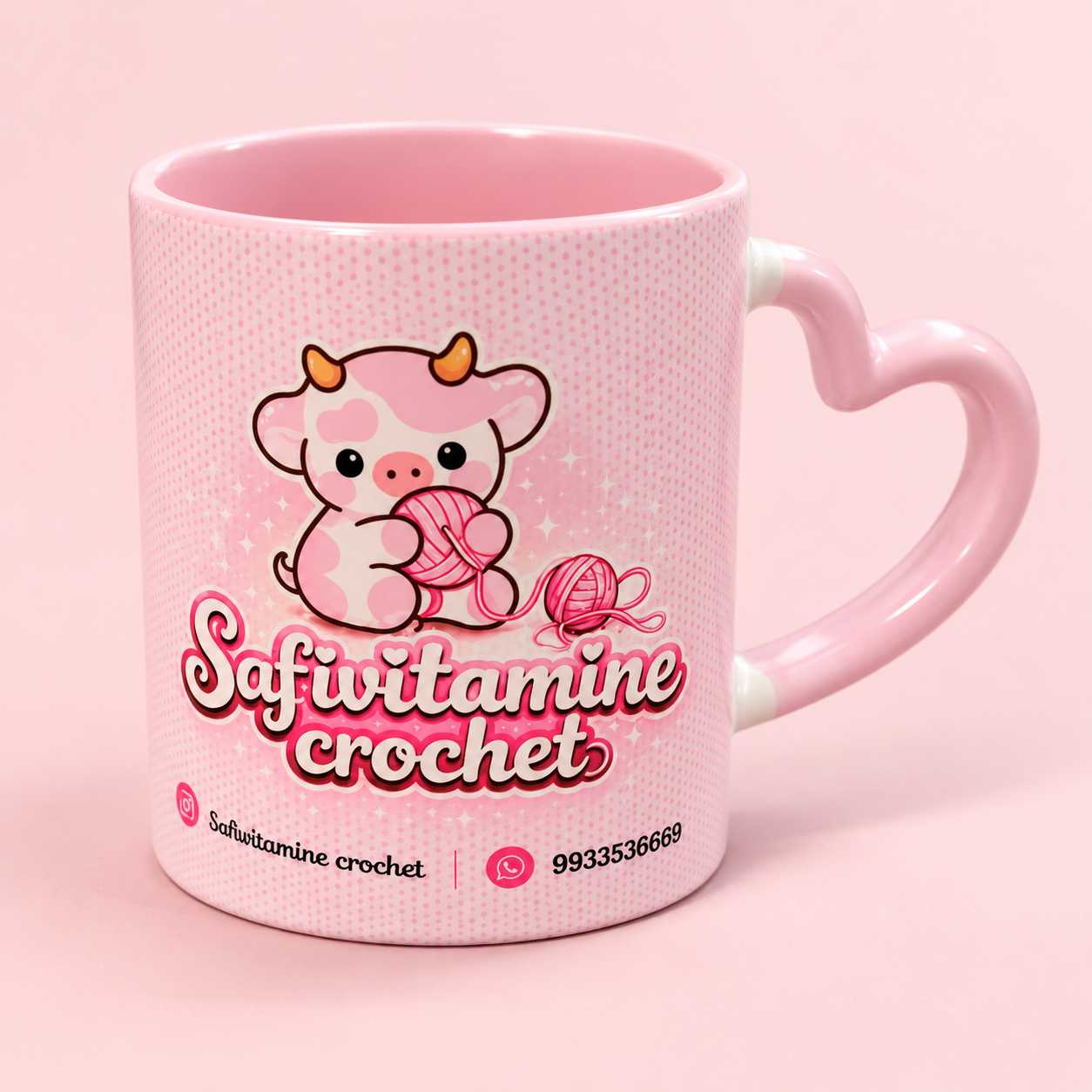 Taza rosada personalizada con diseño de crochet